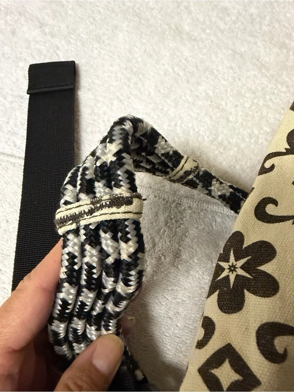 Kavu original rope bag in cream and black floral print.